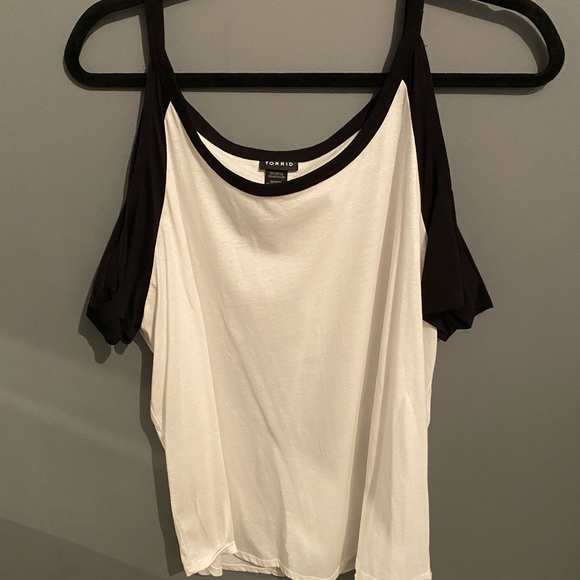 Open shoulder black and white t shirt - Picture 1 of 3